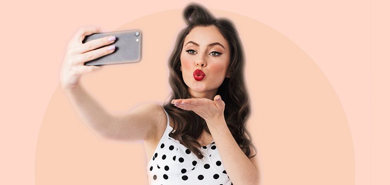 mytinderology-cover-retro-pinup-woman-taking-a-selfie