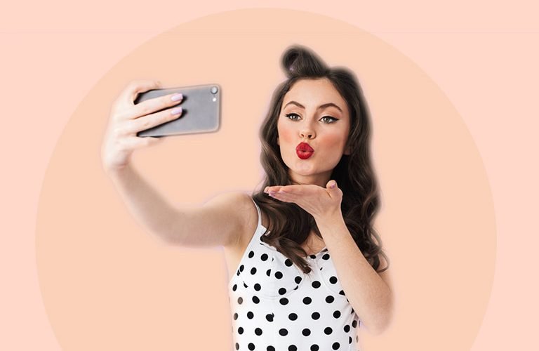 mytinderology-retro-pinup-woman-taking-a-selfie